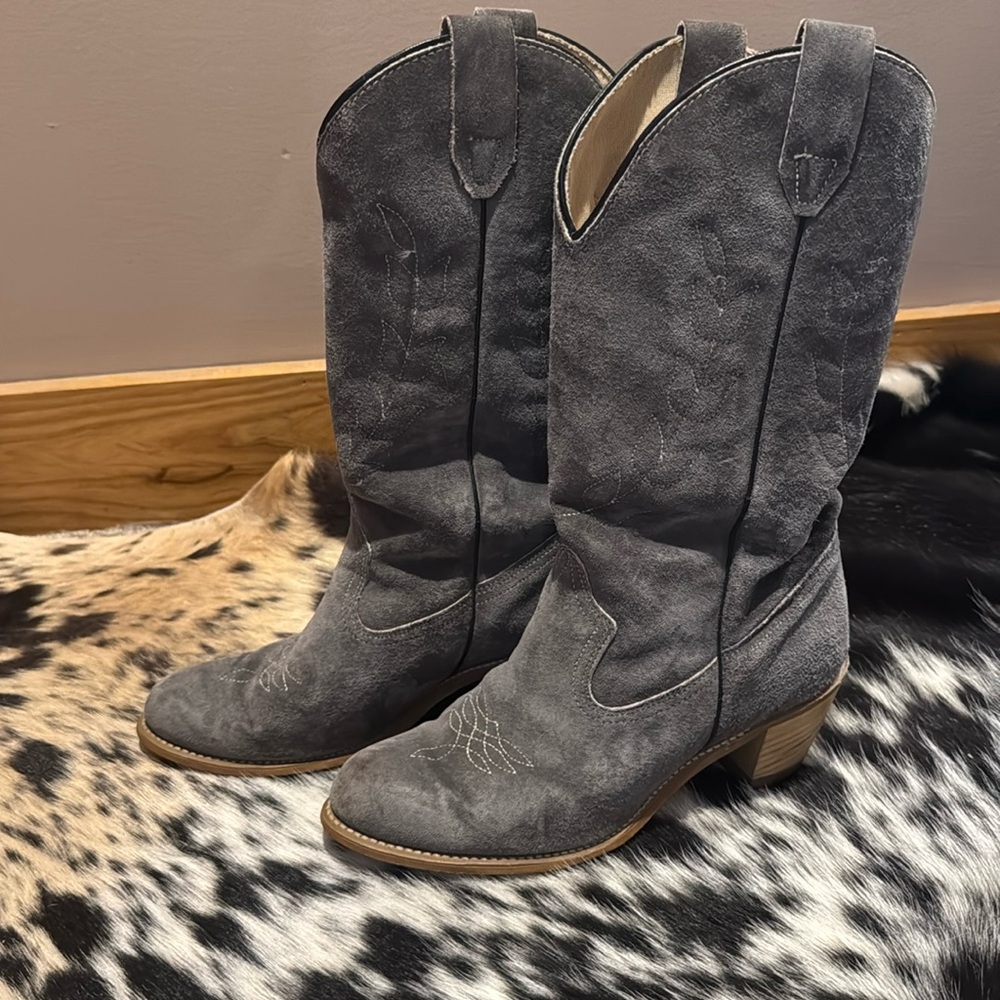 Vintage Wolverine genuine grey suede western boots size 8.5